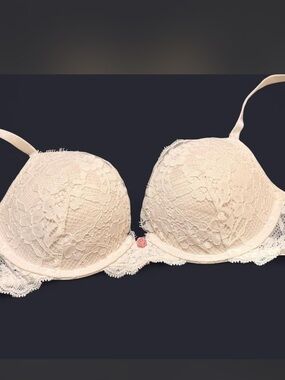 Victoria’s Secret push-up bra from the Dream Angels collection